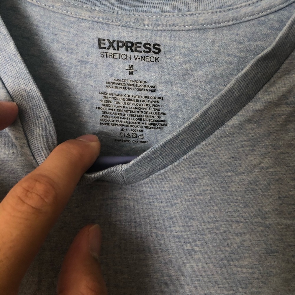 Express v neck - Picture 2 of 3